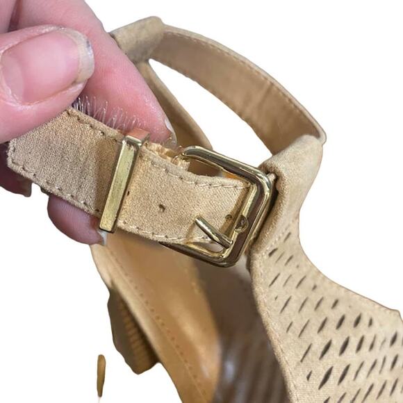 Express Tan Faux Suede Perforated Open Toe Ankle Strap Block Heel Women SZ 6 - Picture 8 of 14